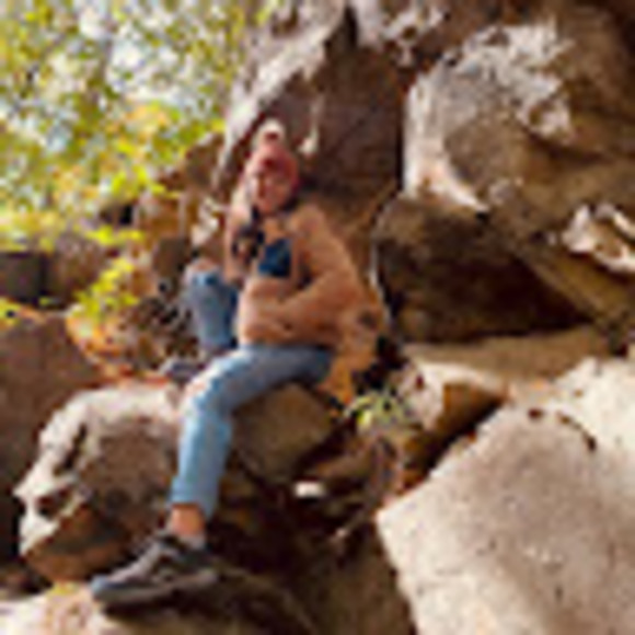 Meet your Posher, Corinne - Picture 1 of 1